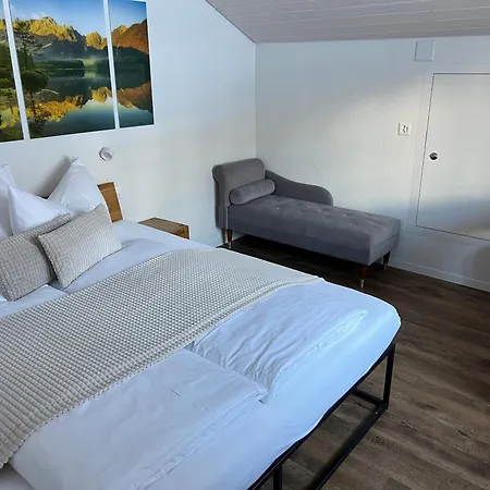 Jaegerstuebli 3* جريندلوالد