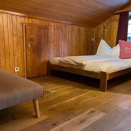 Jaegerstuebli 3* جريندلوالد